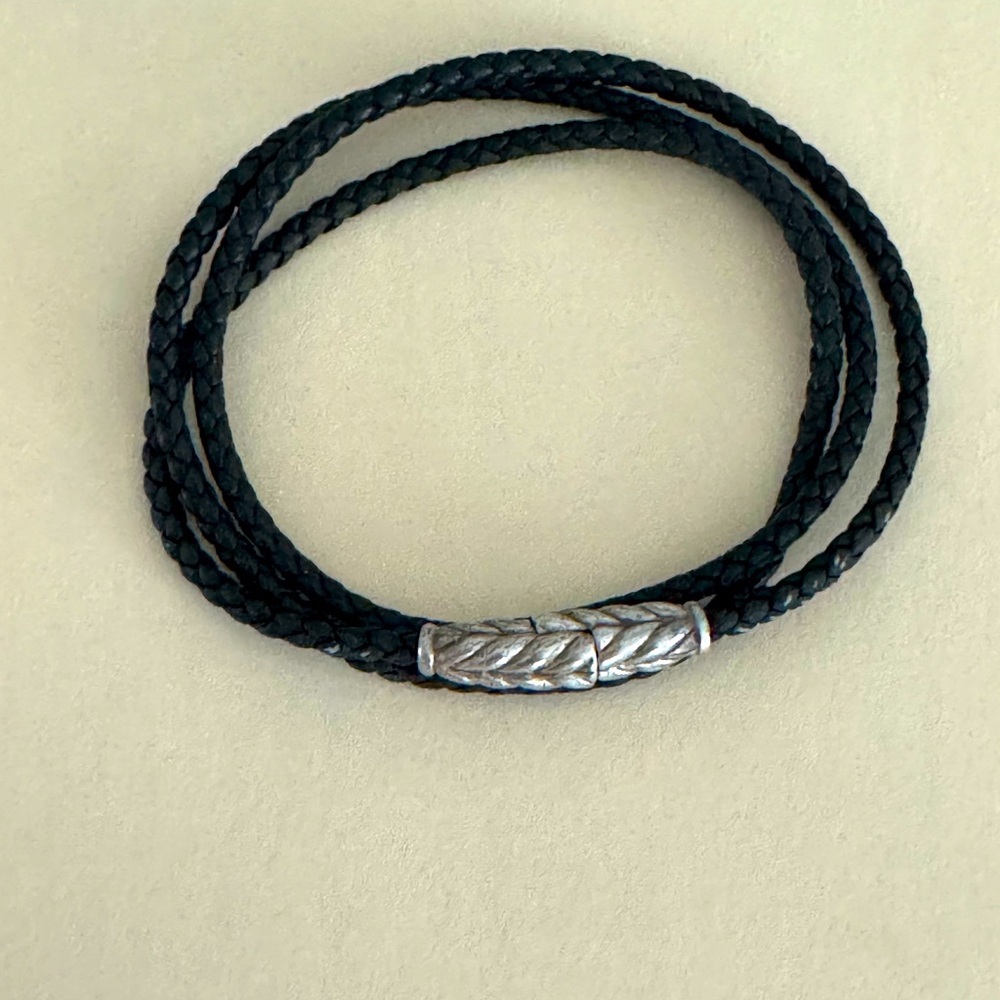 David Yurman Chevron triple wrap, Black Leather Bracelet  7 inches Medium